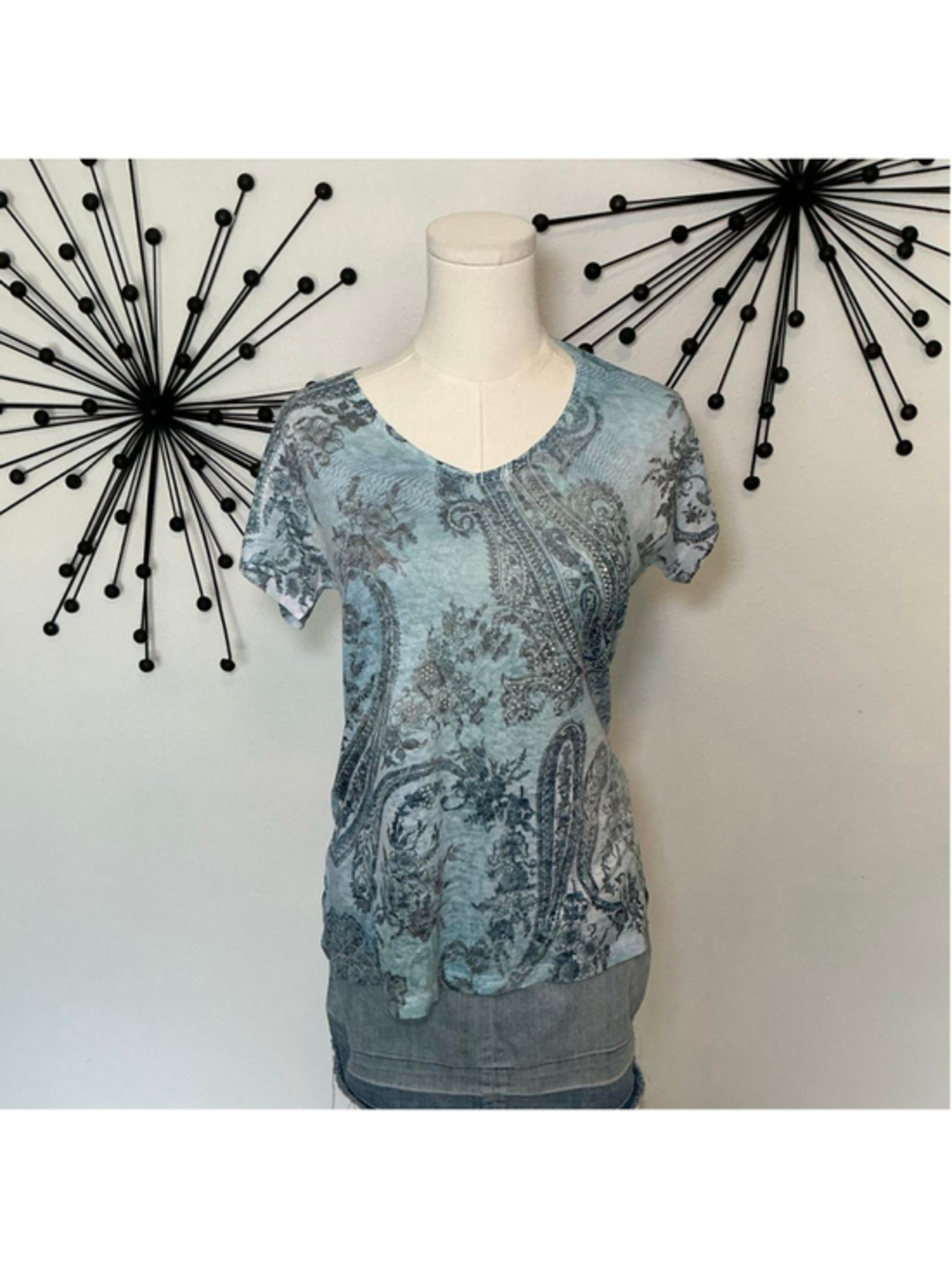 Essentials Milano Blue Gray Paisley Rhinestone Tee Size Small